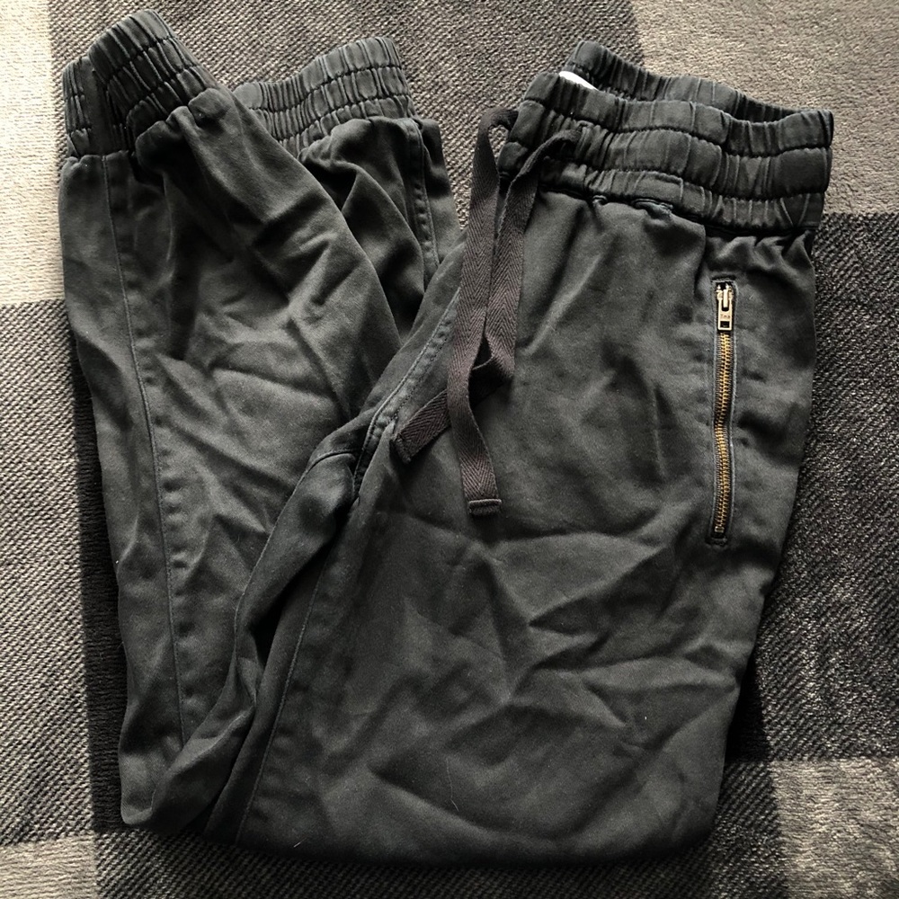 TNA Aritzia pants with gold zippers